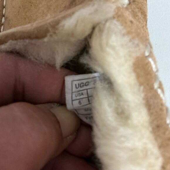 UGG’s Women’s Ansley Sheepskin Suede Slipper size 6 - Picture 7 of 7